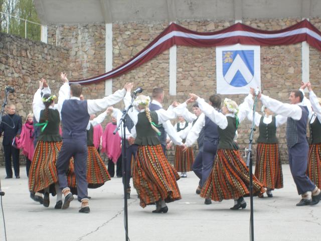 ielīgošana Derpeles muižā